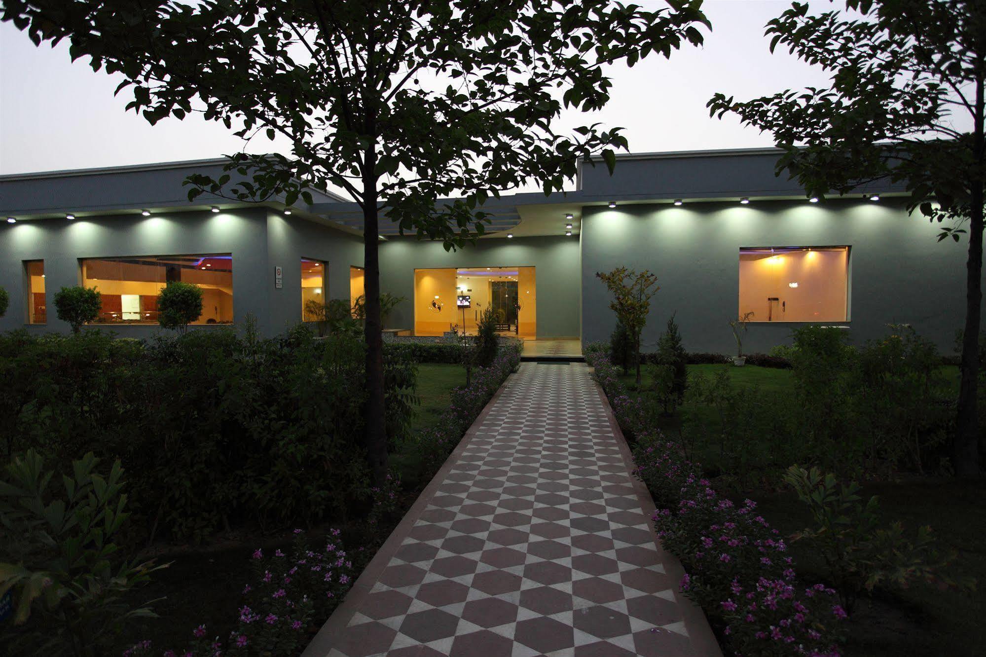 Shri Radha Brij Vasundhara Resort & Spa Govardhan Eksteriør billede