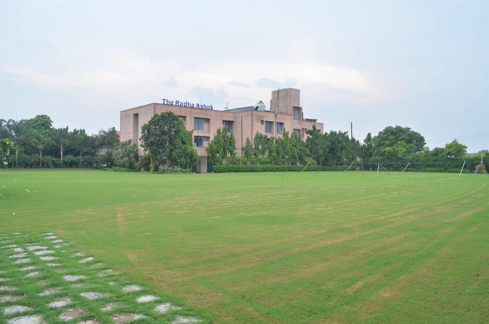 Shri Radha Brij Vasundhara Resort & Spa Govardhan Eksteriør billede